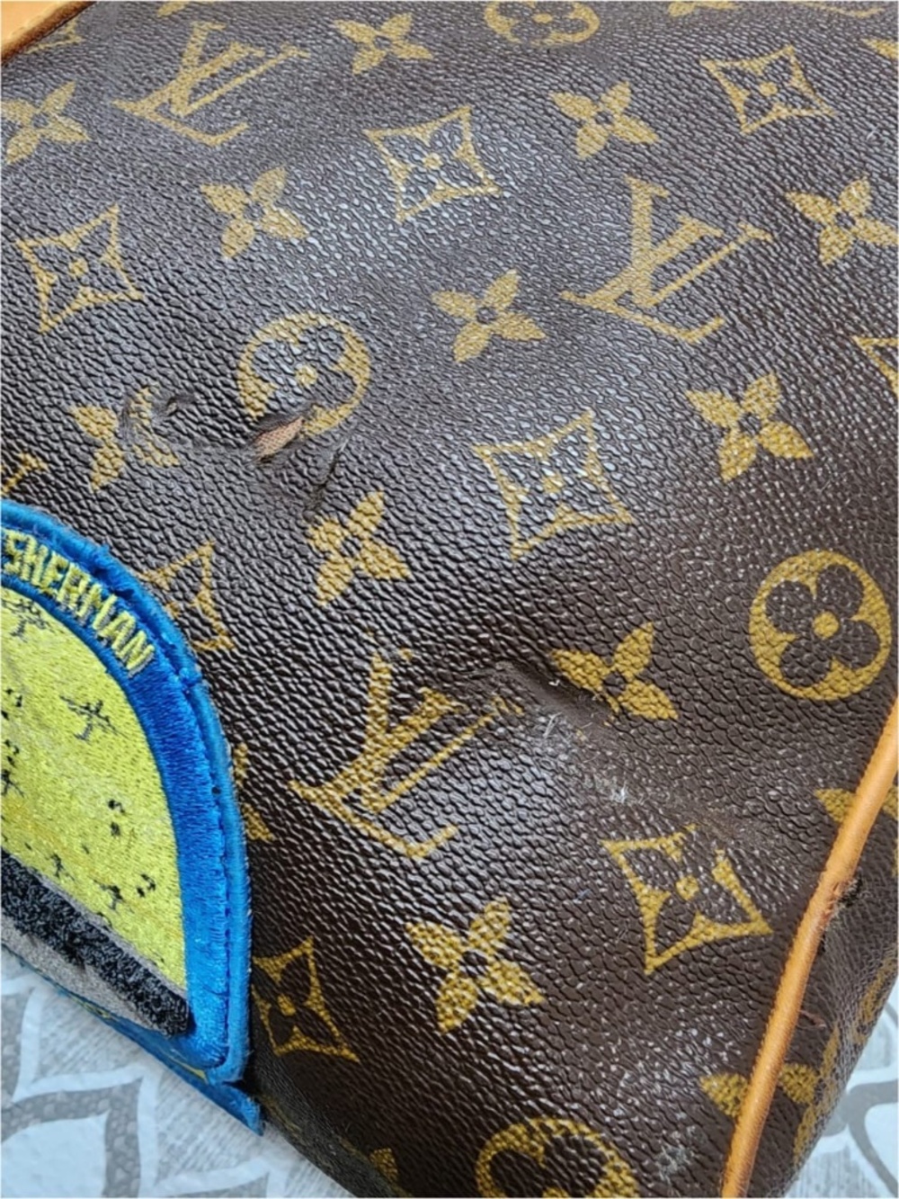 Authentic Louis Vuitton Limited Edition Monogram Patches Keepall Bandoulière 50 - Picture 8 of 16